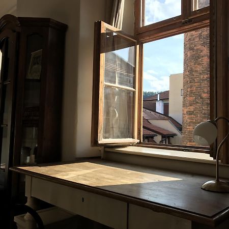 Queen Bee Apartments Прага Экстерьер фото