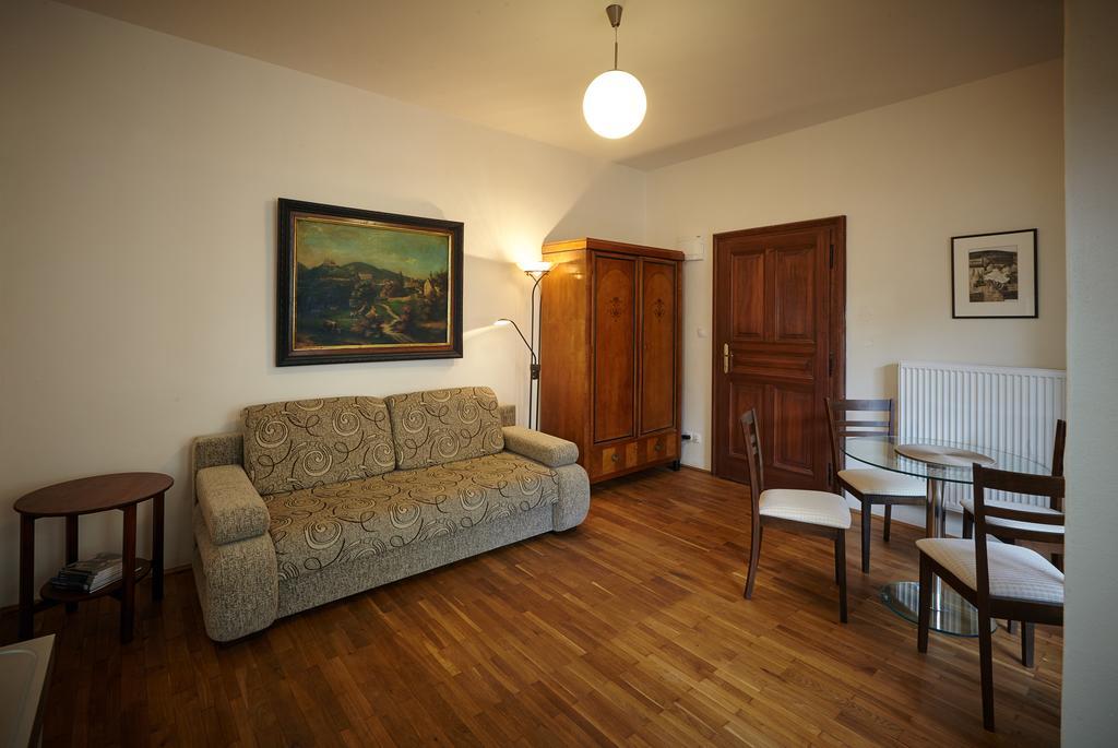 Queen Bee Apartments Прага Номер фото