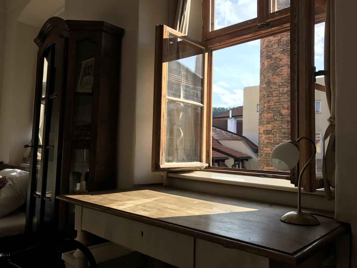 Queen Bee Apartments Прага Экстерьер фото